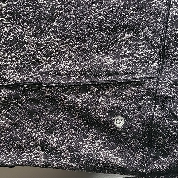 Lululemon Outrun The Elements Half Zip. Size 6. - Picture 8 of 9